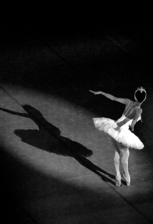 Black Swan 1 Viengsay Valdes performs on stage during  Swan Lake performed by Cuban National Ballet  at Gran Teatro de  Habana in 2011.