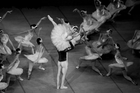Black Swan 4 Viengsay Valdes and Arián Molina perform on stage during  ‟Black Swan‟ performed by Cuban National Ballet  at Gran Teatro de  Habana in 2011.