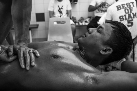  Thongchai Sitsongpeenong  gets a massage before his fight at the Best of Siam 5, Paris.