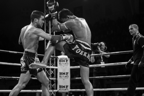  French Nak Muay Fabio Pinca strikes a left punch to the stomach of  Thongchai Sitsongpeenong  during a fight at  ‟ La Nuit des Titans 2014‟