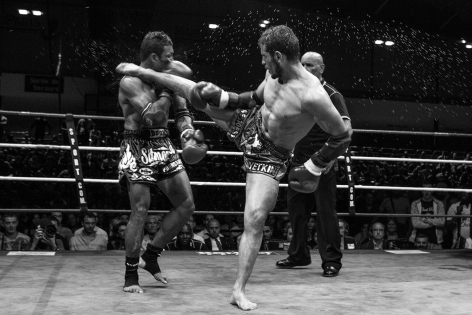  Yetkin Ozkul strikes a circular kick on the head of Pornsanae Sitmonchai during their fight at the ‟Best of Siam IV‟