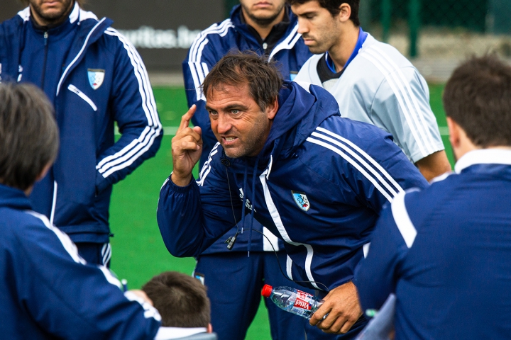  Argentina national field hockey team's coach Carlos Retegui giving instructions.